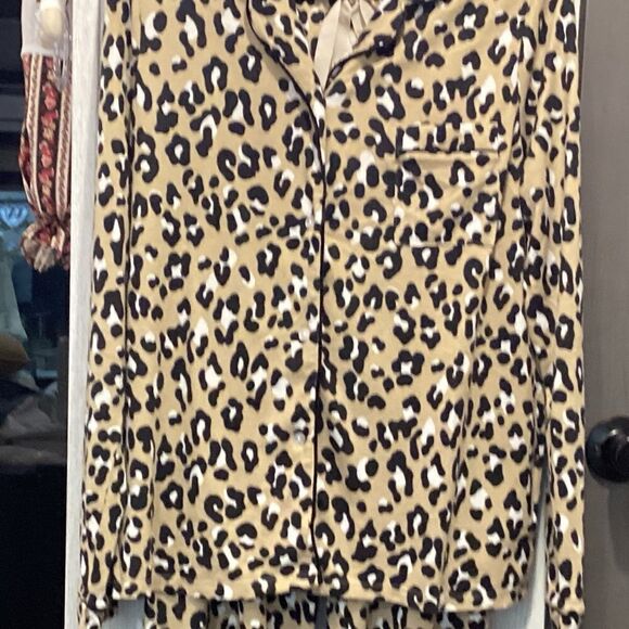 NWOT. Kim Rogers Brand Women’s Size Medium Animal Print 2 PC PJ Set - Picture 2 of 14